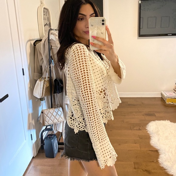 LULUS crotchet/lace top - Picture 3 of 6